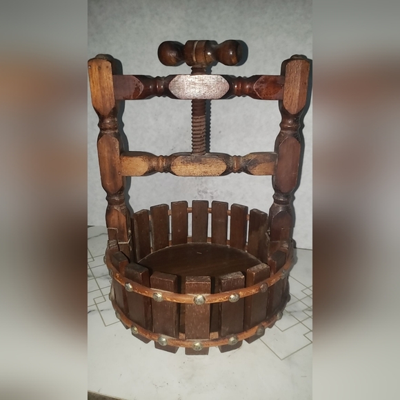 Wooden Wishing Well Nutcracker w/ basket - Picture 3 of 3